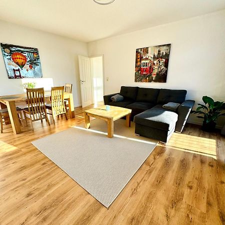 Schicke Wohnung Im Gruenen Hinterhof Schwerin  Buitenkant foto