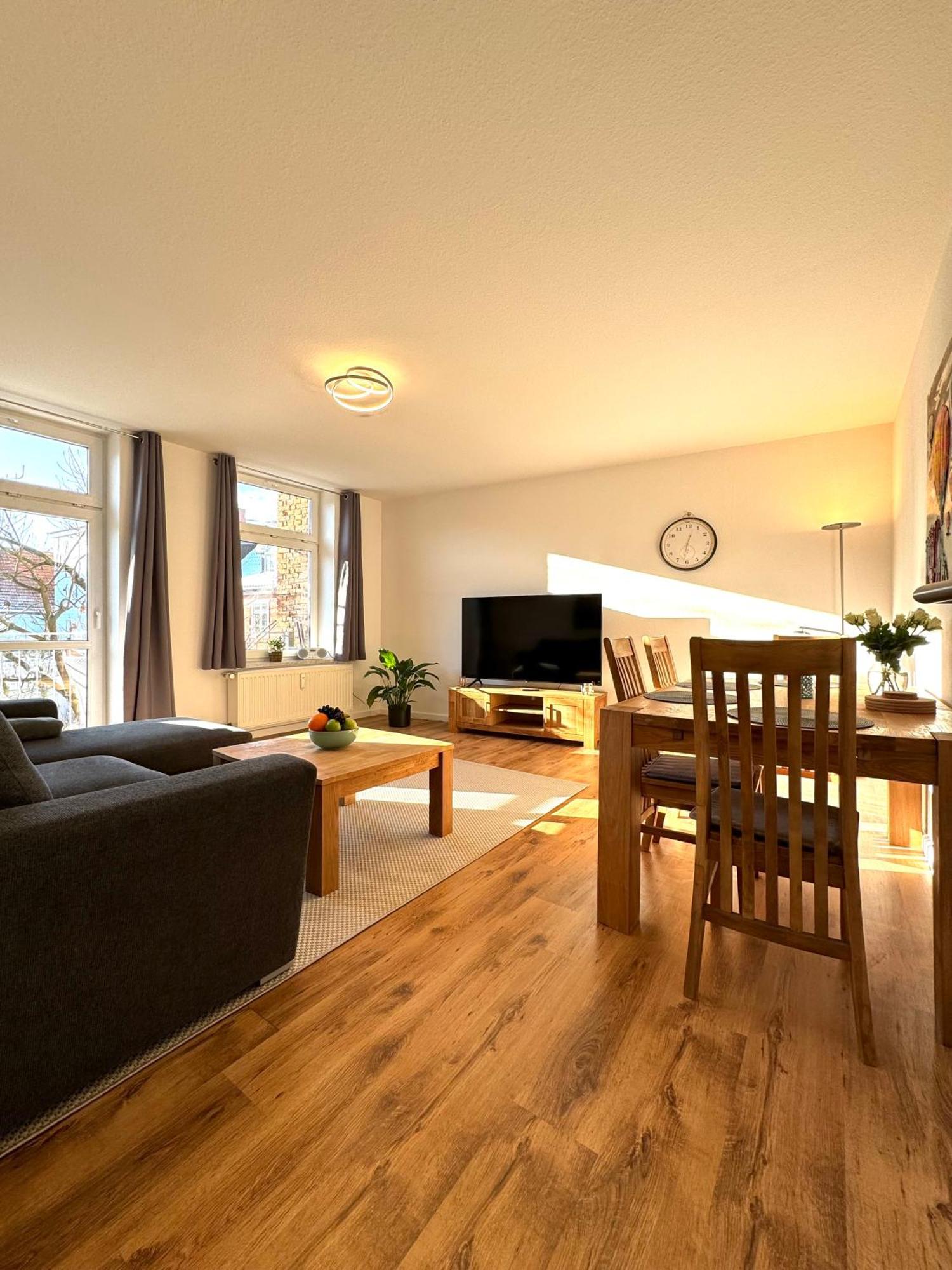 Schicke Wohnung Im Gruenen Hinterhof Schwerin  Buitenkant foto