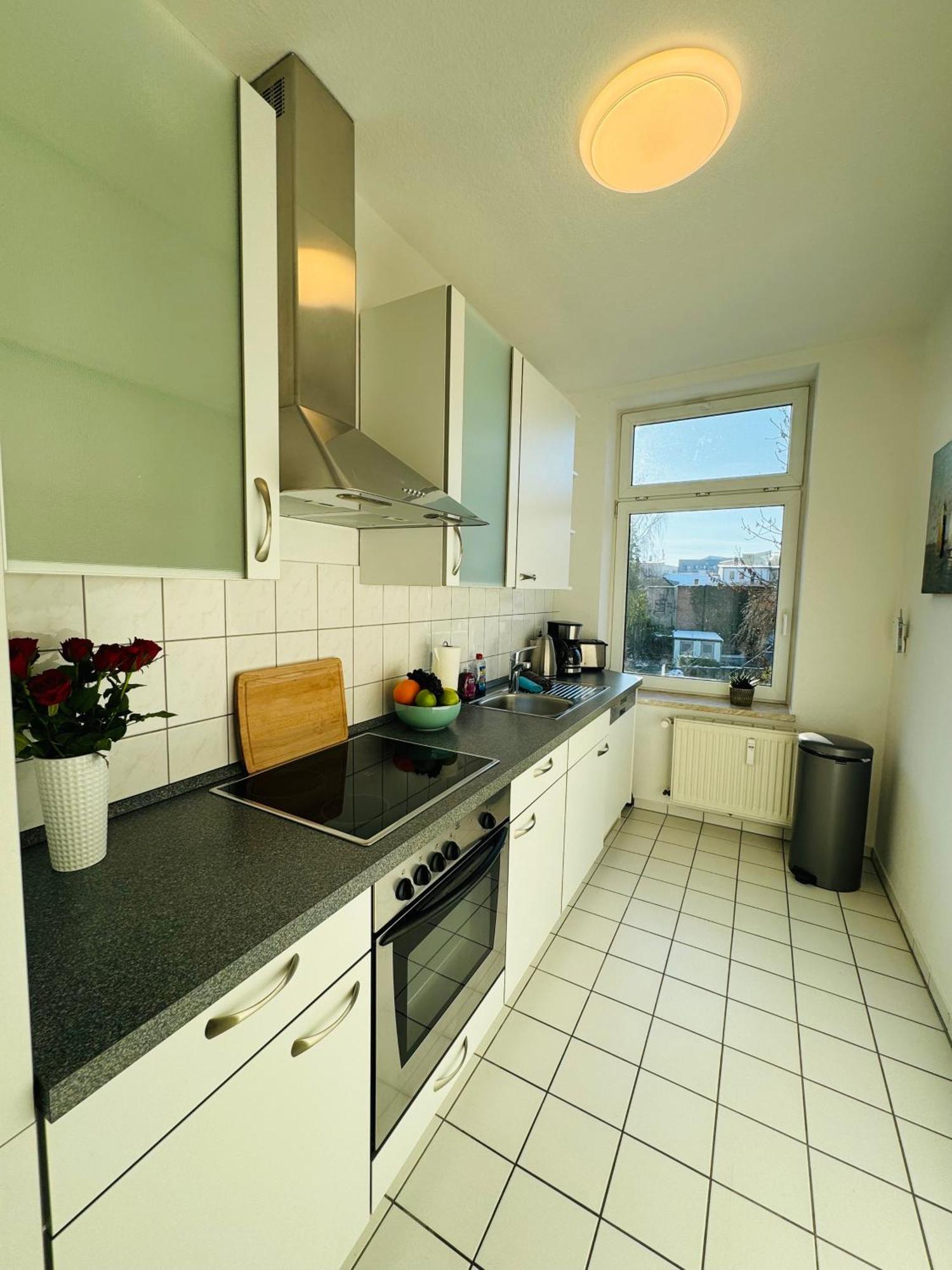Schicke Wohnung Im Gruenen Hinterhof Schwerin  Buitenkant foto