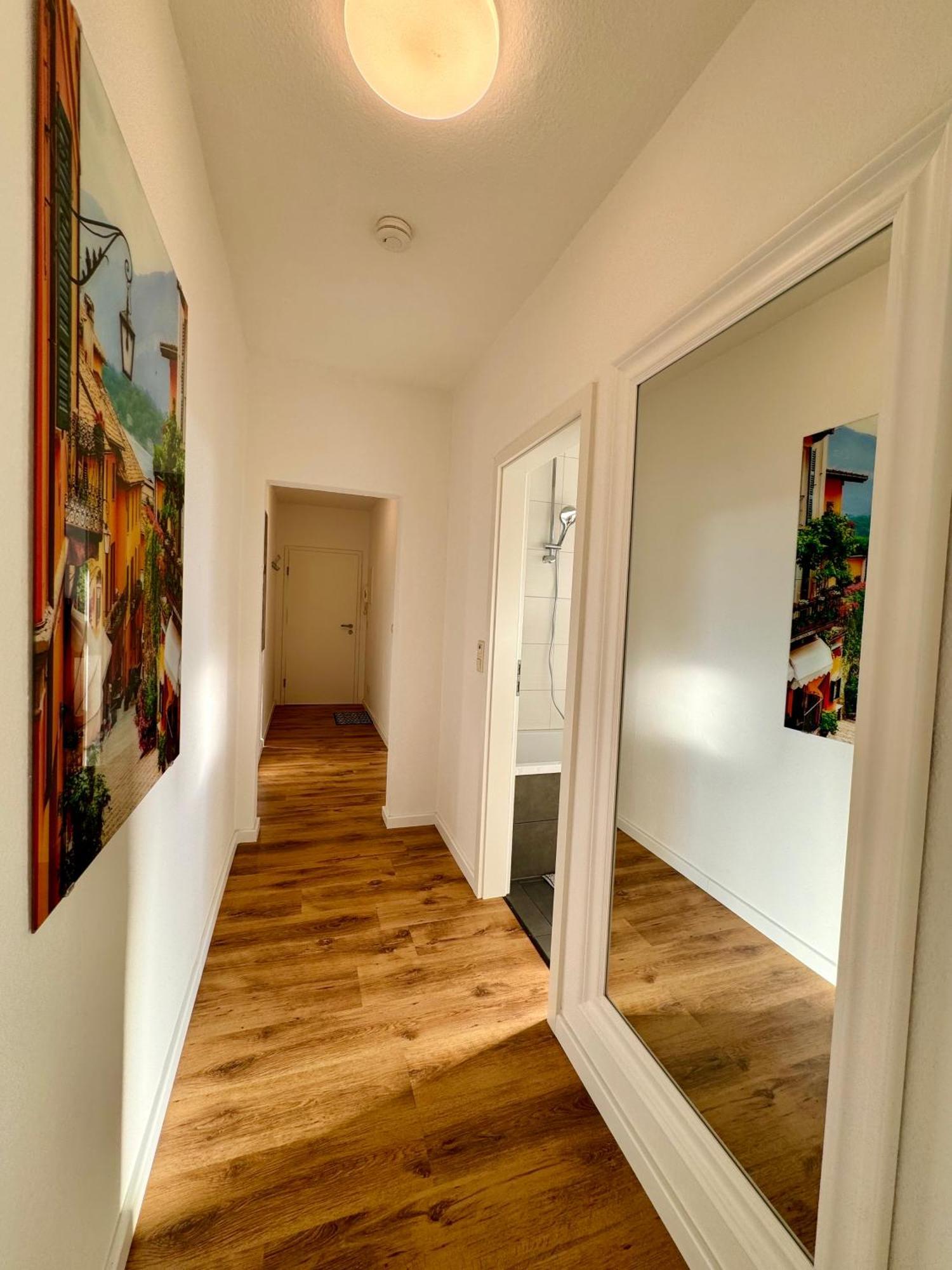 Schicke Wohnung Im Gruenen Hinterhof Schwerin  Buitenkant foto