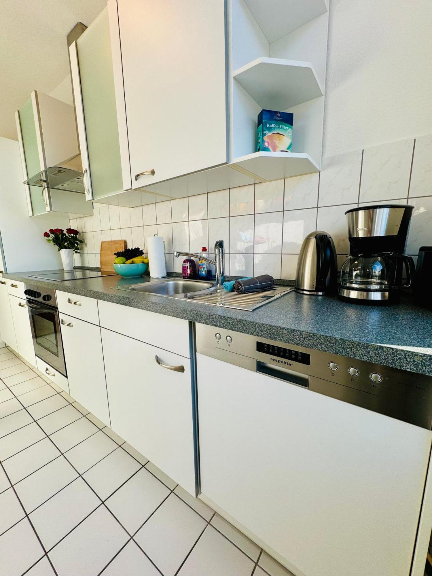 Schicke Wohnung Im Gruenen Hinterhof Schwerin  Buitenkant foto